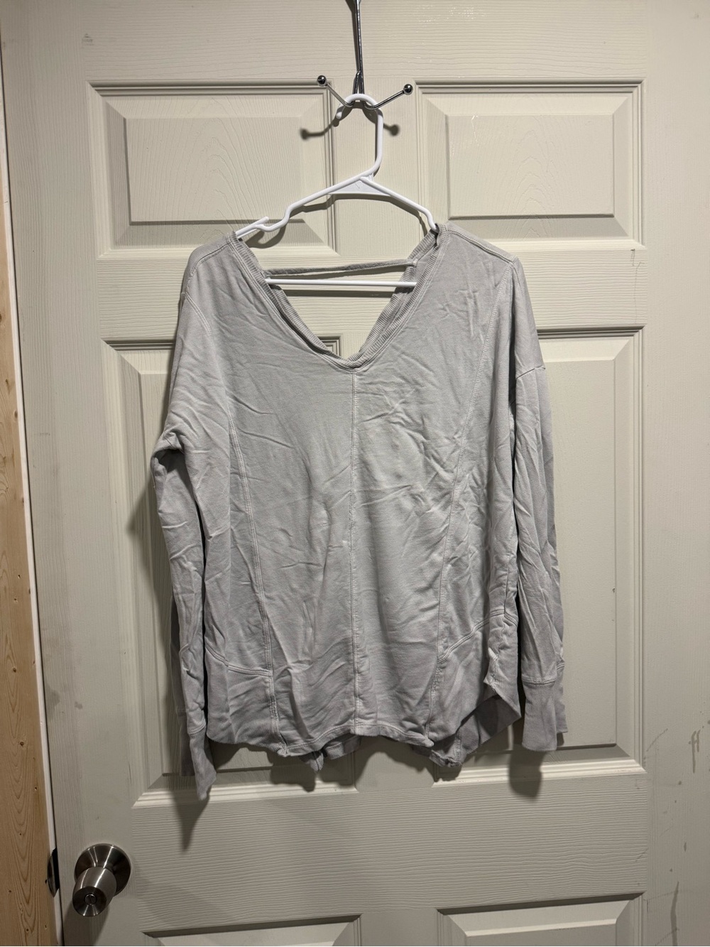 Maurices Light Gray V-Neck Long Sleeve Pullover